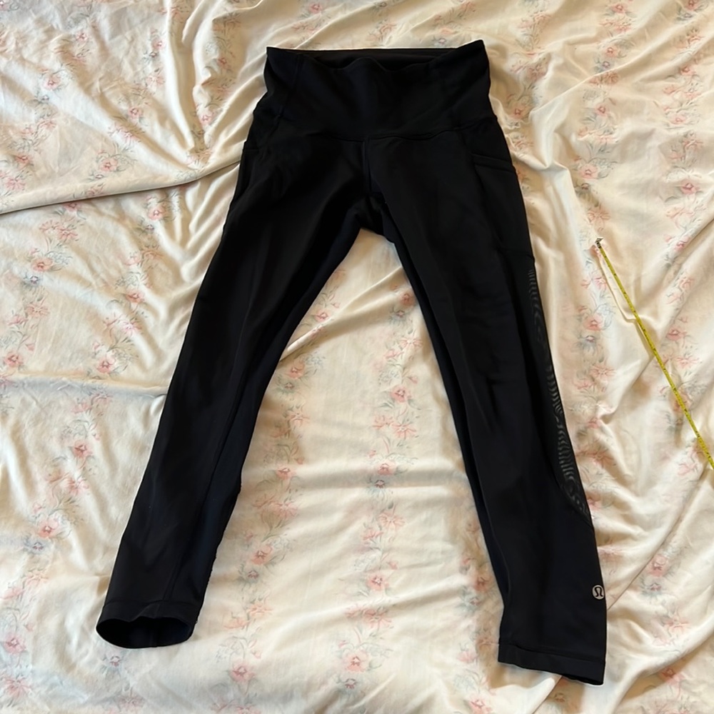 Used but not abused Womens black (4)LuluLemon yoga pants with vents on the side